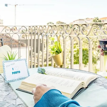 Lovely Balcony Downtown *